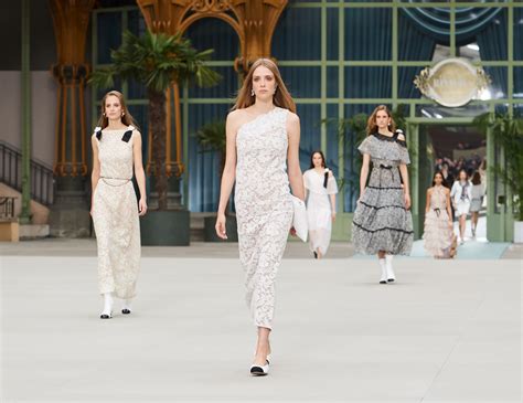 collezione crociera chanel 2019|THE CRUISE 2019/20 SHOW: THE COLLECTION AS SEEN BY .